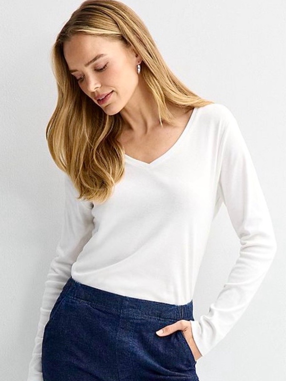 NWT! ♥️ 100% Cotton V Neck T Shirt